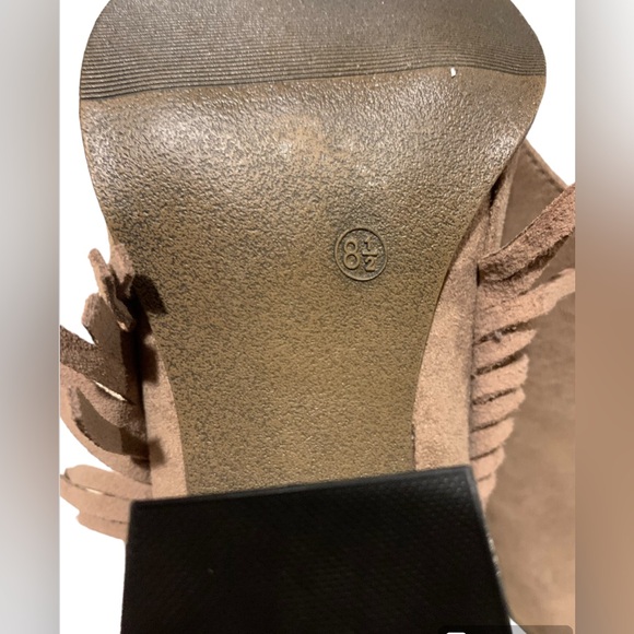 Candie's® Women's Boho Fringe Ultra Suede Heeled Ankle Boots Zip Back Size 8.5 - Picture 9 of 9